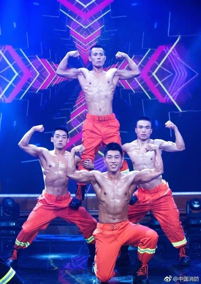 浴火重生的逆行者，肌肉越大責(zé)任越大，這才是真漢子——中國消防員(圖9)