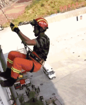 浴火重生的逆行者，肌肉越大責(zé)任越大，這才是真漢子——中國消防員(圖14)