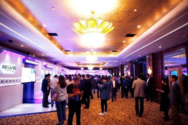 2019煙臺(tái)院士峰會(huì)暨數(shù)字地球與空天信息應(yīng)用發(fā)展論壇順利開(kāi)幕(圖8) 2019煙臺(tái)院士峰會(huì)暨數(shù)字地球與空天信息應(yīng)用發(fā)展論壇順利開(kāi)幕(圖8)