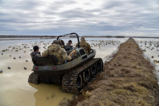 極端地形應(yīng)急救援先驅(qū)- 成都捷隆行國際貿(mào)易有限公司正式發(fā)布Mudd-Ox水陸兩棲車（一）(圖9)