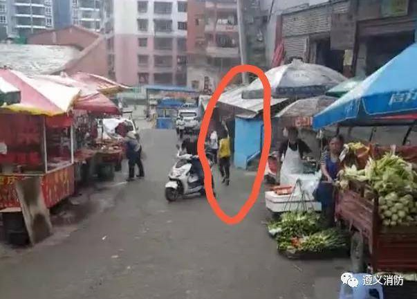 這條街最靚的仔！男孩為消防帶路上熱搜引網(wǎng)友怒贊：少年強(qiáng)則國強(qiáng)