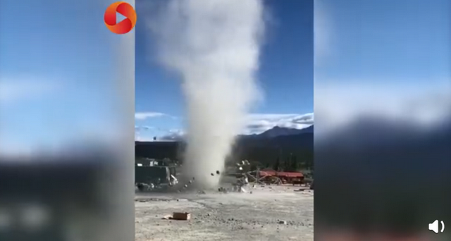 加拿大龍卷風(fēng)精準(zhǔn)襲擊水果攤，卷走水果和現(xiàn)金后消散，攤主很無(wú)奈(圖3)