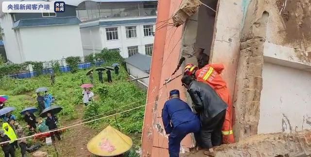 云南臨滄木場鄉(xiāng)突發(fā)山體滑坡5人失聯(lián) 已安全疏散61戶農(nóng)戶(圖2) 云南臨滄木場鄉(xiāng)突發(fā)山體滑坡5人失聯(lián) 已安全疏散61戶農(nóng)戶(圖2)