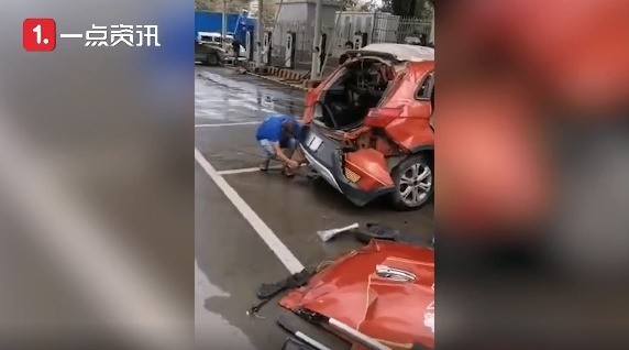 北汽新能源汽車冒煙遇水又爆炸 電動(dòng)車起火該怎么做？(圖3)