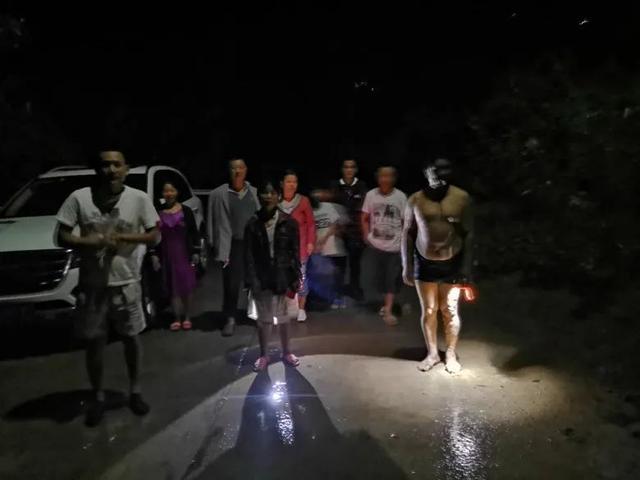 女子發(fā)現(xiàn)客廳1厘米裂縫救下21戶村民，6座民房被夷為平地(圖3)