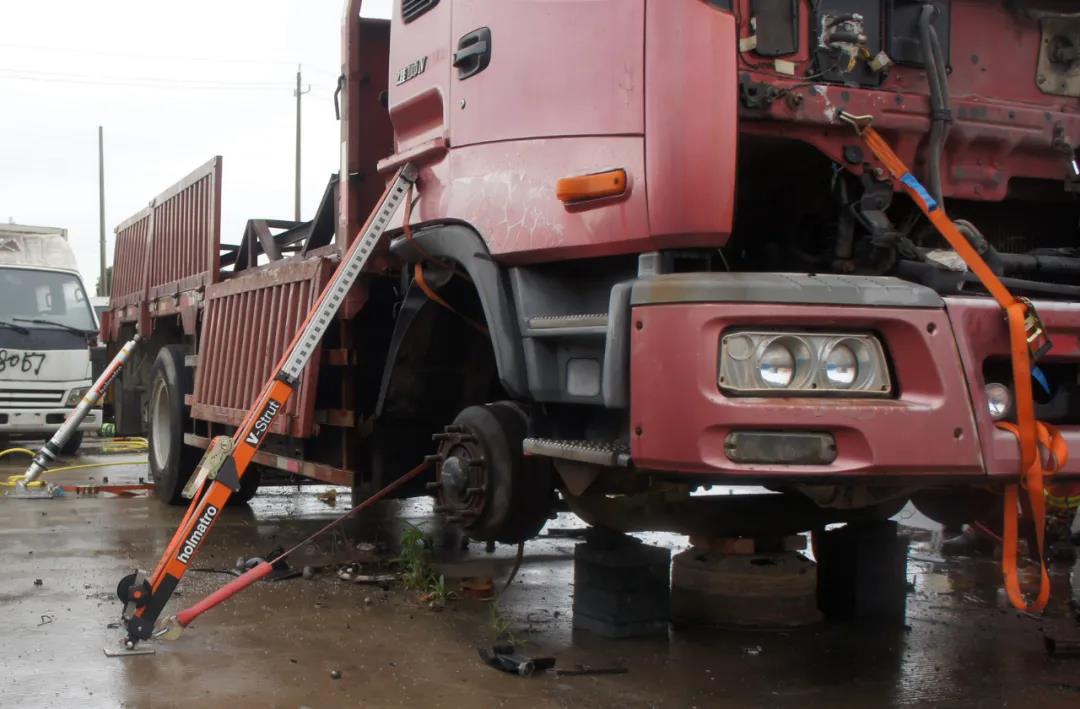 消防技術(shù):大型車輛穩(wěn)固(圖1) 消防技術(shù):大型車輛穩(wěn)固(圖1)