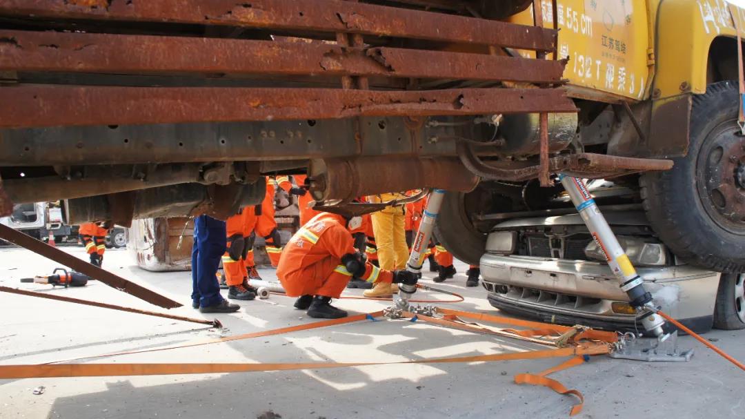 消防技術(shù):大型車輛穩(wěn)固(圖6) 消防技術(shù):大型車輛穩(wěn)固(圖6)