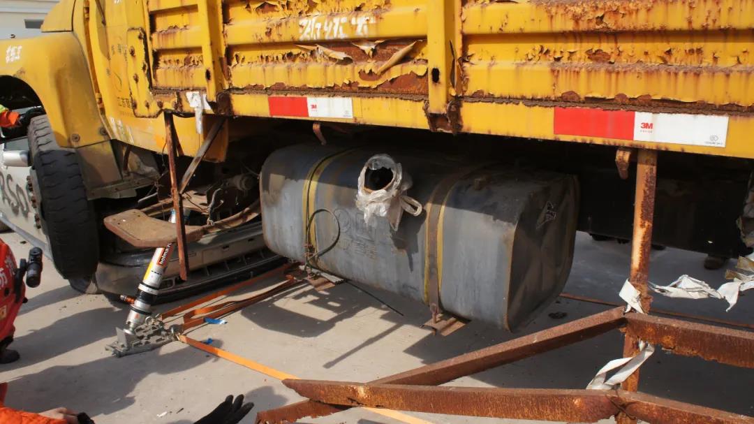 消防技術(shù):大型車輛穩(wěn)固(圖10) 消防技術(shù):大型車輛穩(wěn)固(圖10)