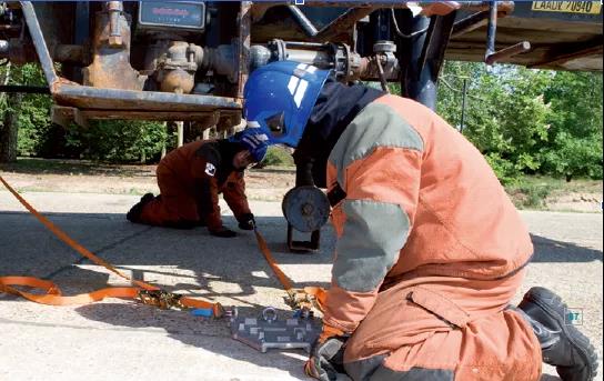 消防技術(shù):大型車(chē)輛頂升(圖3) 消防技術(shù):大型車(chē)輛頂升(圖3)