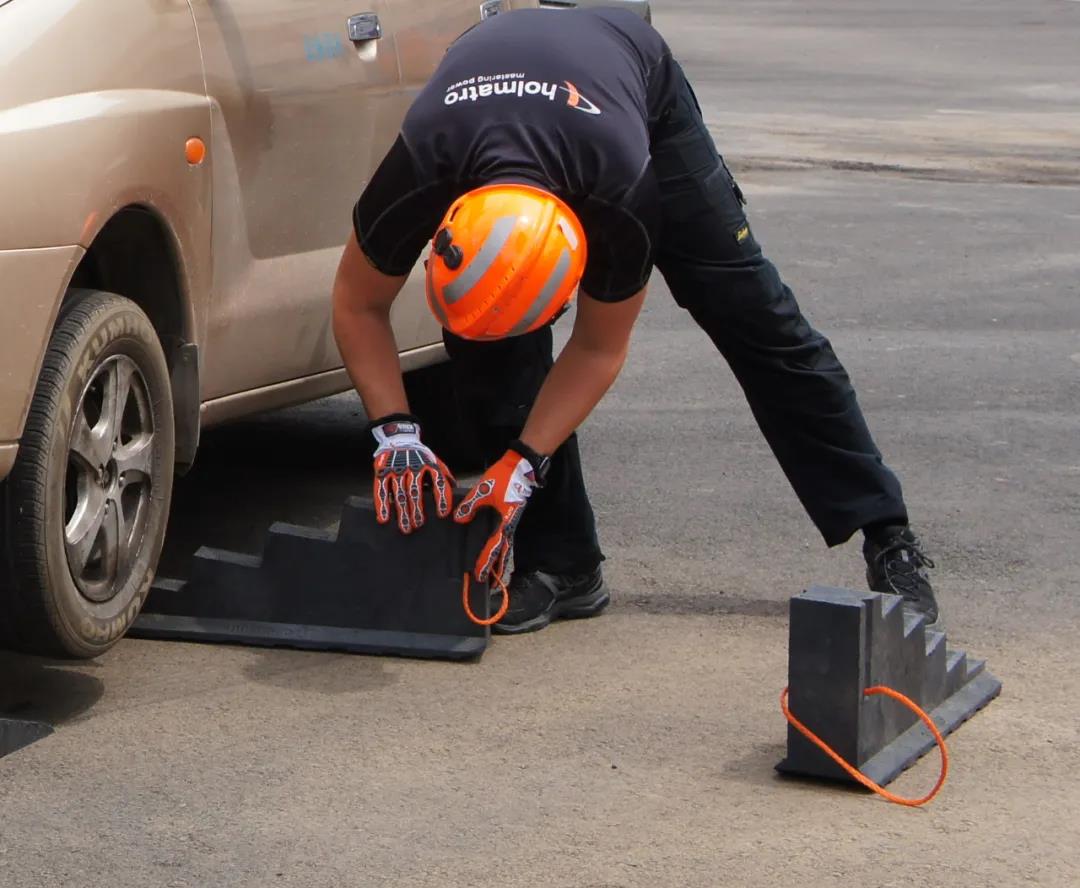 消防技術(shù):大型車(chē)輛頂升(圖2) 消防技術(shù):大型車(chē)輛頂升(圖2)