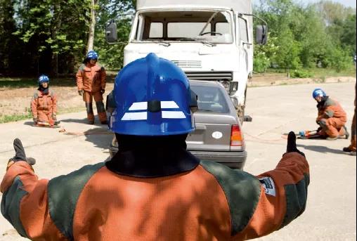 消防技術(shù):大型車(chē)輛頂升(圖8) 消防技術(shù):大型車(chē)輛頂升(圖8)