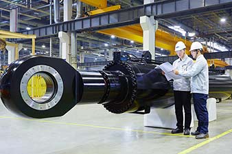 /uploads/image/2020/07/28/海工吊機(jī)油缸-(2).jpg 船用吊機(jī)油缸(圖1)