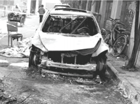 一起機(jī)動(dòng)車輛火災(zāi)事故的調(diào)查(圖2) 一起機(jī)動(dòng)車輛火災(zāi)事故的調(diào)查(圖2)