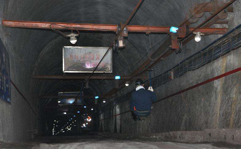 煤礦井下緊急避險(xiǎn)系統(tǒng)應(yīng)急救援車功能、使用維護(hù)說(shuō)明