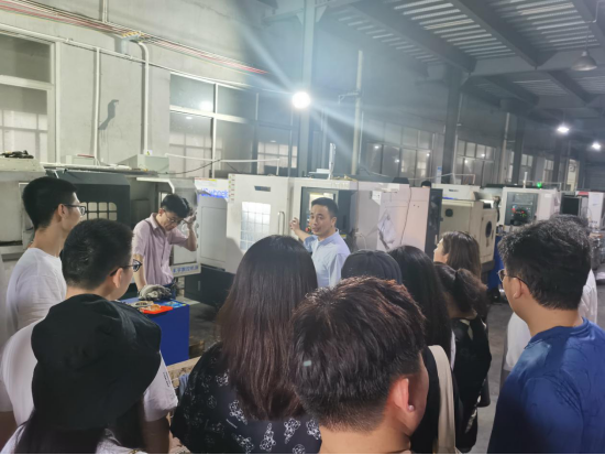 建機協(xié)會代表到浙考察合作工廠——歐盾科技(圖2) 建機協(xié)會代表到浙考察合作工廠——歐盾科技(圖1)