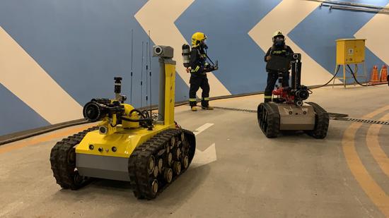消防機(jī)器人、水下航行器…北京應(yīng)急救援新添“機(jī)器戰(zhàn)警”(圖2)